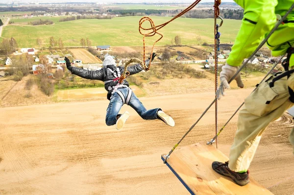 Ropejumping: 人々 極端 — ストック写真