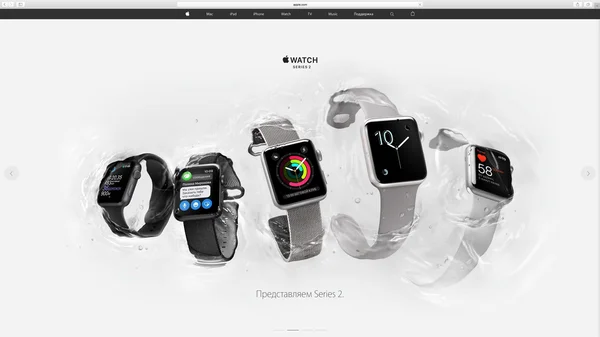 Moskova, Rusya - 8 Eylül 2016: Apple bilgisayarlar Web sitesinde imac 5k yeni duyurdu Apple Watch 2 vitrine bir geek yaratıcı oda ortamda Retina