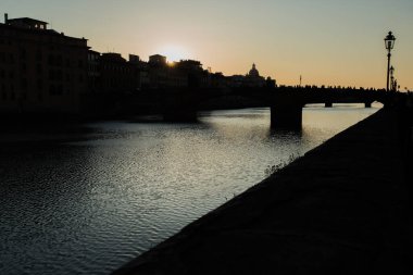 İtalya 'nın Floransa kentindeki Ufficci galerisinden Ponte Vecchio' nun panoramik manzarası
