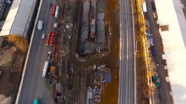 Moscou. Urban Scape With Traffic, Railroad. Industriel, rue, route, voitures. Vue Aérienne. Automne, Printemps, Jour — Video