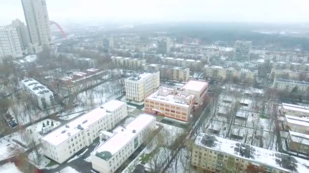 Yeni Bina Cityscape Moskova Shcool havadan görünümü — Stok video