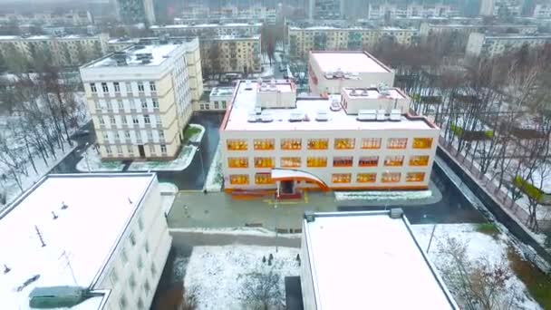 Vista aérea de Moscou Shcool Novo edifício Entrada Neve — Vídeo de Stock