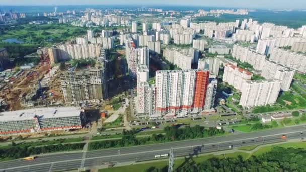 Yeni konut alanı Moskova yaz güneşli Rusya'nın havadan görünümü — Stok video