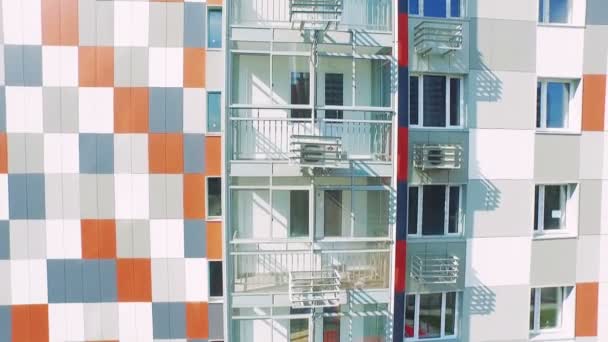 Vue Aérienne Du Haut Au Bas Nouveau Bâtiment Résidentiel Moscou Journée D'été — Video