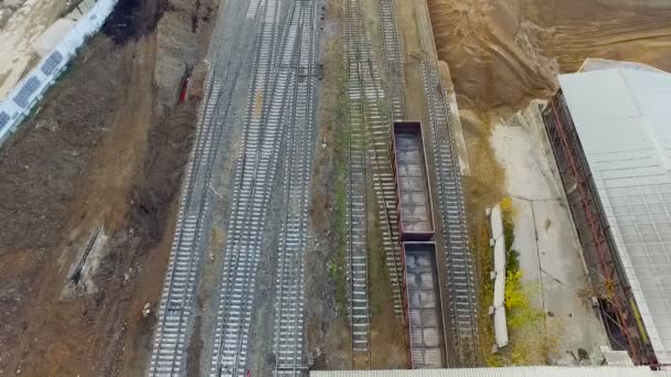 Moskou. Stedelijke Scape met verkeer op Interchange Railroad. Straat, weg, auto's, brug. Luchtfoto. Herfst, lente, dag — Stockvideo