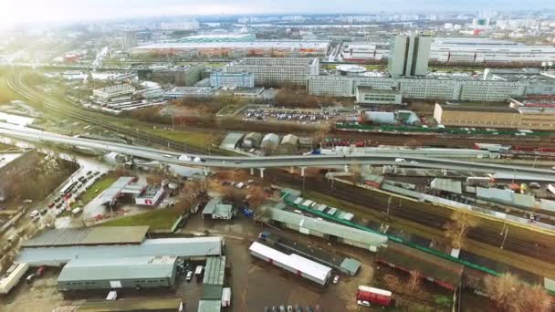 Industriella stadsbilden. Moskva motorvägen Interchange. Flygfoto — Stockvideo