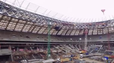 İnşaat alanında. Büyük kapalı stadyum. Rusya, Moskova, Luzhniki. Bir gün. Hava