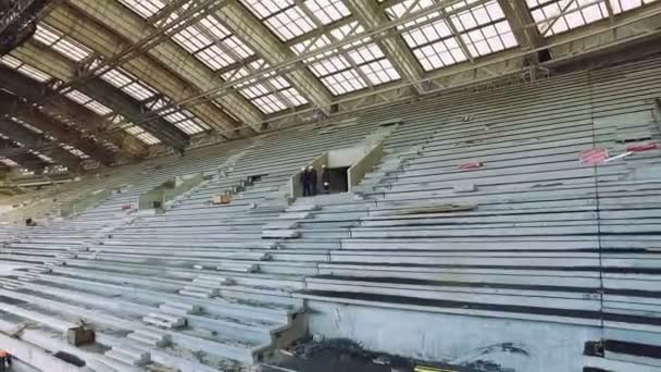 Építkezés, új hatalmas fedett stadion. Oroszország, Moszkva, Luzsnyiki. Nap. Légi — Stock videók