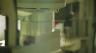 Otomatik endüstriyel Robot makine parçası hareketli görünümü