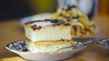 Pasta ve çay. Şekerli tatlı. Güzel sofra çay. Kantin