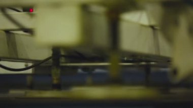 Otomatik vakum Transfer Sistemi düşürür sac ve yükselir. Vakum çapraz.
