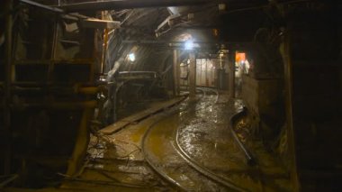 Yeraltı mezarlığı. Tren. Üşütüp, hasta. Yeraltı Metro Tünel inşaatı
