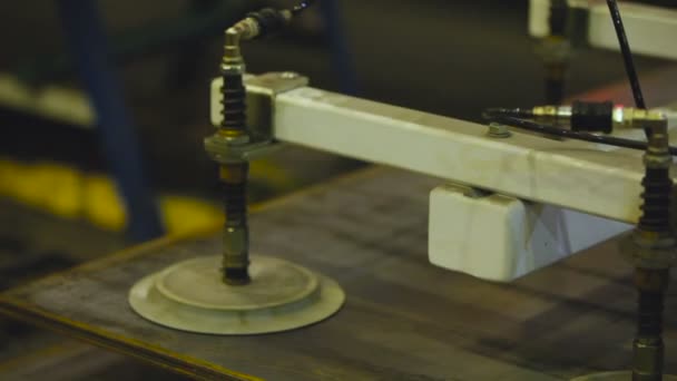 Automatic Vacuum Transfer System Picks up a Sheet of Metal. Vacuum Traverse. — Stock Video