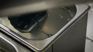 Perm 'deki havacılık binası. Özel bir sıvıda su soğutma ürünleri