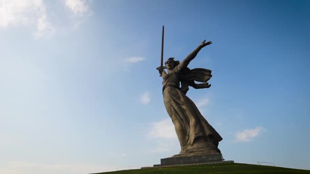 View of the motherland monument from the ground against the blue sky. Timelapse — Stock Video