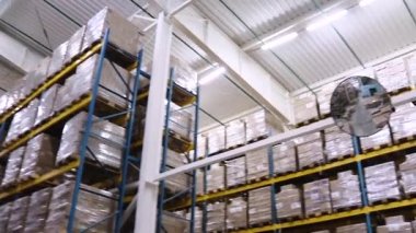 Adres deposu. Bitmiş ürünlerin depolanması için depo