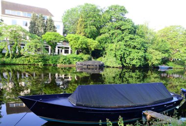 Hollanda, Amsterdam 'da Tipik Kanal