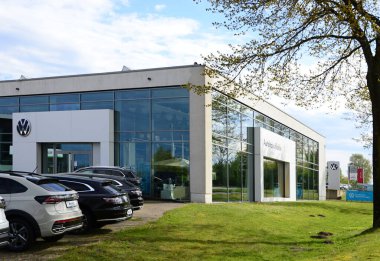 Walsrode, Aşağı Saksonya 'daki Vorbrueck Endüstri Parkı' nda araba satıcısı.