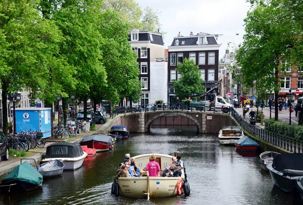 Hollanda, Amsterdam 'da Tipik Kanal