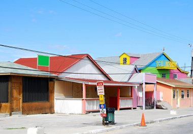 Bahamalar 'ın başkenti Nassau' daki Fish Fry 'ın Renkli Evleri