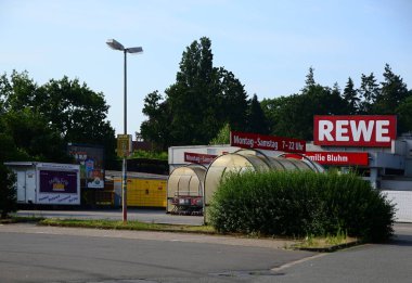 Walsrode, Aşağı Saksonya 'daki REWE Supermarket