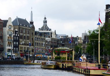 Hollanda, Amsterdam 'da Tipik Kanal