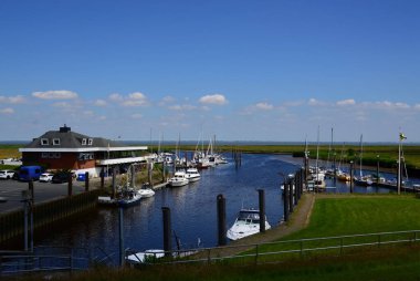 Marina Kasaba Samuru, Aşağı Saksonya