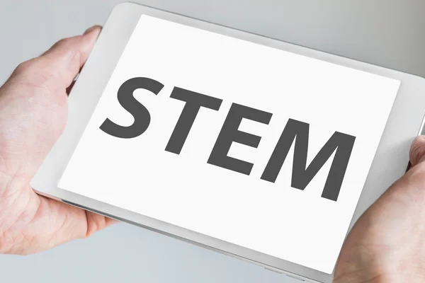 STEM (ciência, tecnologia, engenharia, matemática) conceito com texto sendo exibido na tela de toque moderna de um tablet branco — Fotografia de Stock