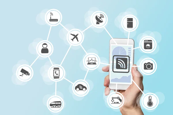 Conceito de digitalização e mobilidade ilustrado pela mão segurando telefone inteligente moderno — Fotografia de Stock