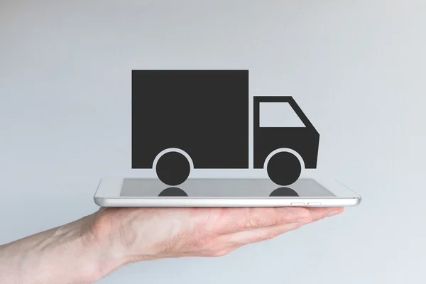 Transport cyfrowy, logistyka z ikoną ciężarówki na tablecie — Zdjęcie stockowe