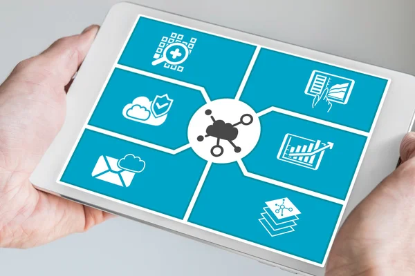 Hand holding tablet. Concept van cloud computing dashboard voor mobiele apparaten. — Stockfoto