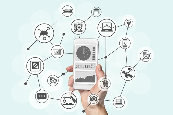Análise preditiva e conceito de big data com mão segurando telefone inteligente moderno para analisar dados de marketing, compras, computação em nuvem e dispositivos móveis — Fotografia de Stock