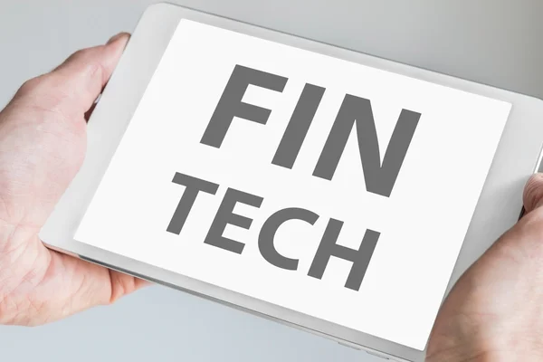 Fin tech tekst die wordt weergegeven op de touchscreen van moderne tablet of smart-apparaat. Concept van financiële technologie startbedrijf. — Stockfoto