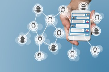 Anlık ileti akıllı telefon görüntülenen konseptiyle sohbet etmek