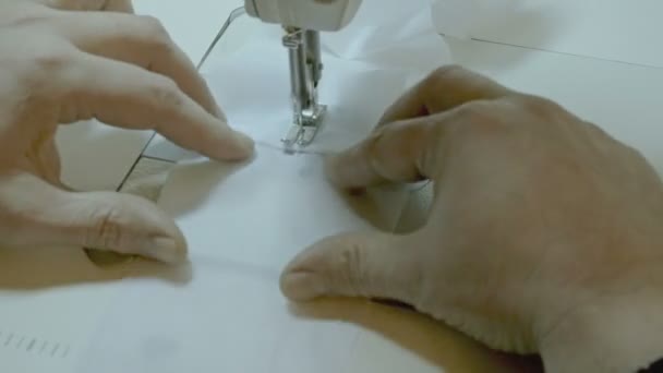 Man works on sewing machine. — Stock Video