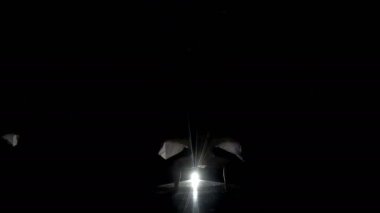 Kadın siluet dans peçe ile