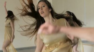 Performans ve dans çağdaş, modern bir form pratik dansçılar.