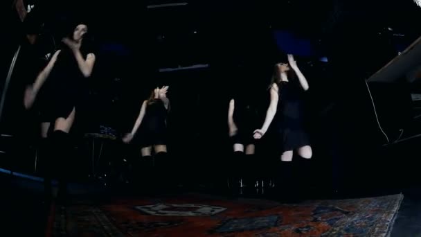 Contemporary dance performance of four dancers on dark — Stock Video