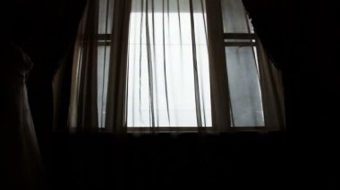 Bir gelin ve damadın silueti.