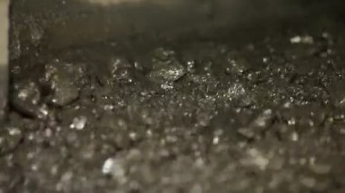 Titreşimli masada kömür