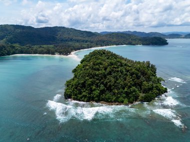 Kudat Sabah Borneo Malezya Sabah Borneo Malezya 'daki Kelambu Sahili' nin havadan görünüşü