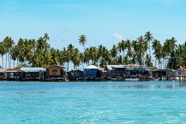 Semporna Sabah Borneo Malezya 'daki Omadal Adası manzarası