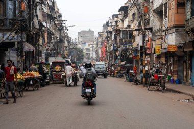 Eski Delhi, Delhi, Hindistan - 31 Ekim 2025: Hindistan 'da Eski Delhi' de sokak manzarası.