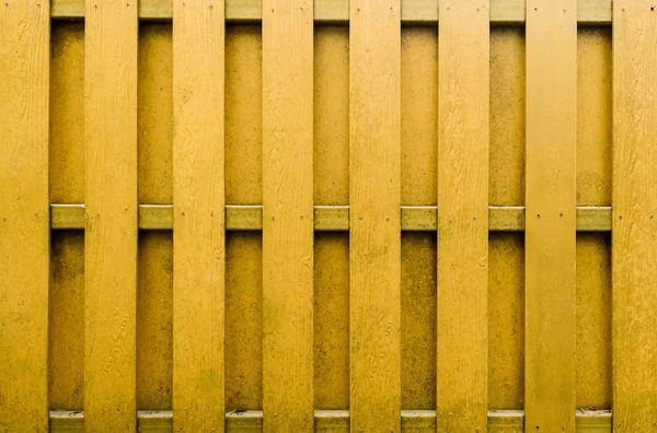 Amarelo cerca de madeira fundo . — Fotografia de Stock