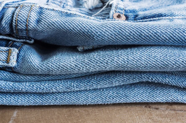 Mavi jeans bir arka plan veya doku olarak yığını