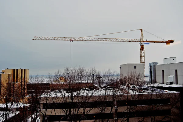 Duluth otopark üzerinde büyük vinç