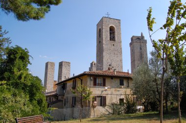 eski kentin yüksek kuleleri