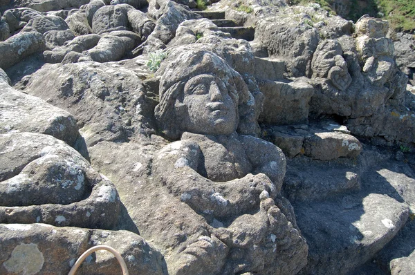 Esculturas de pedra pelo mar — Fotografia de Stock