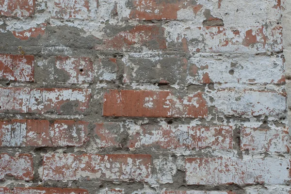 Antigua pared de ladrillo sucio con pelado yeso, textura — Foto de Stock