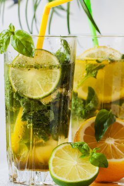 Mojito kokteyl ve malzemeler